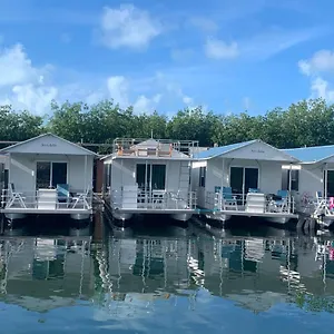 aqua-lodges-at-hurricane-hole-marina.hotels-in-key-west.com/